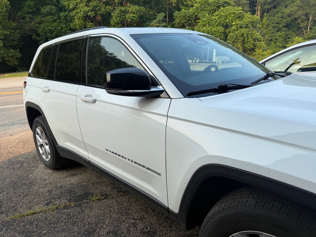 Photo 3 of this JEEP GRAND CHEROKEE