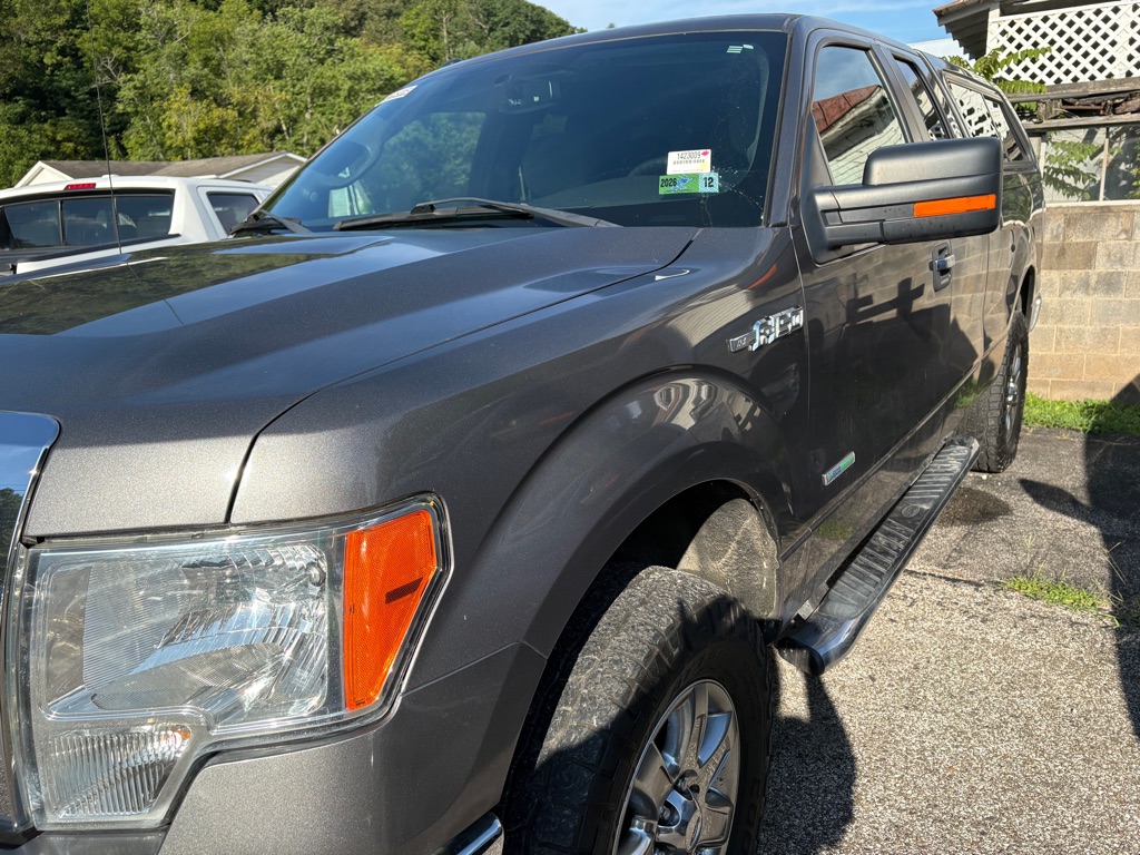 Photo 2 of this FORD F150