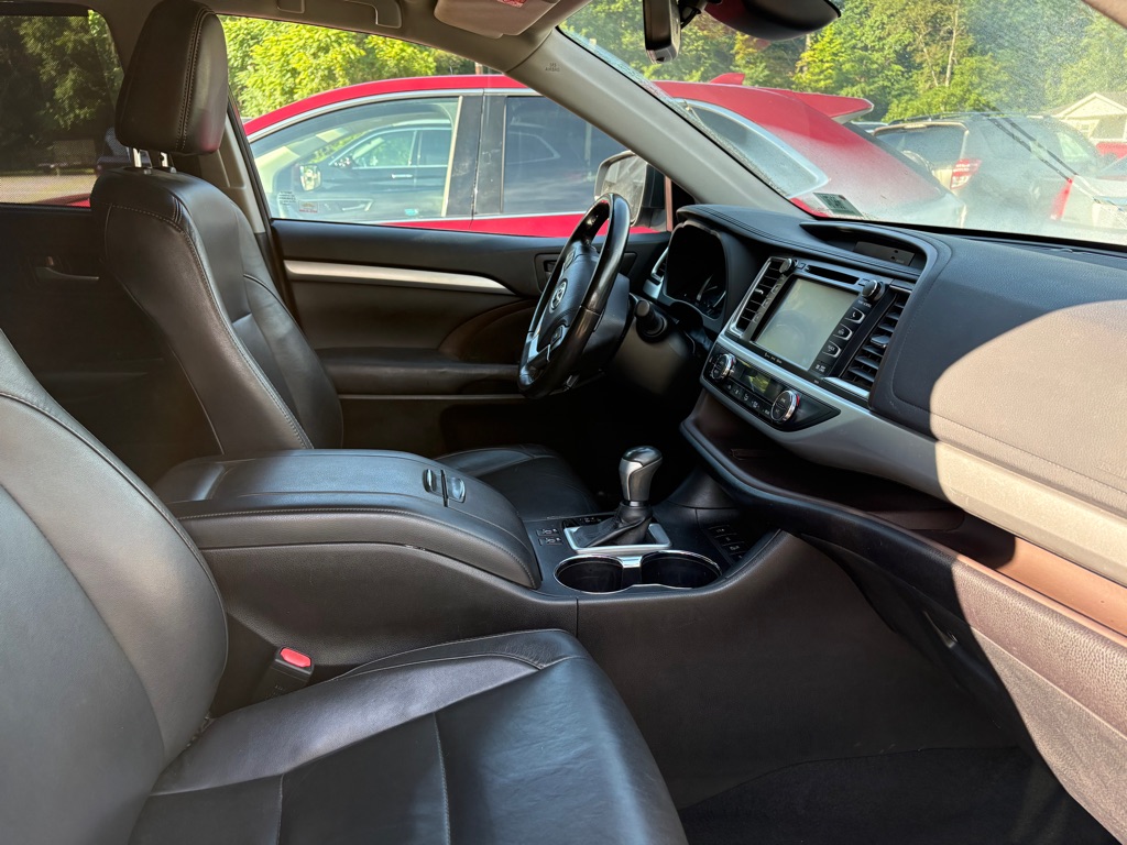 Photo 5 of this TOYOTA HIGHLANDER