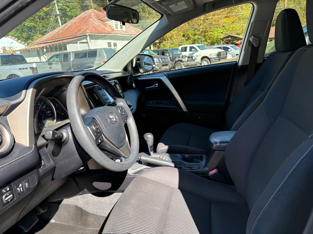 Photo 5 of this TOYOTA RAV4