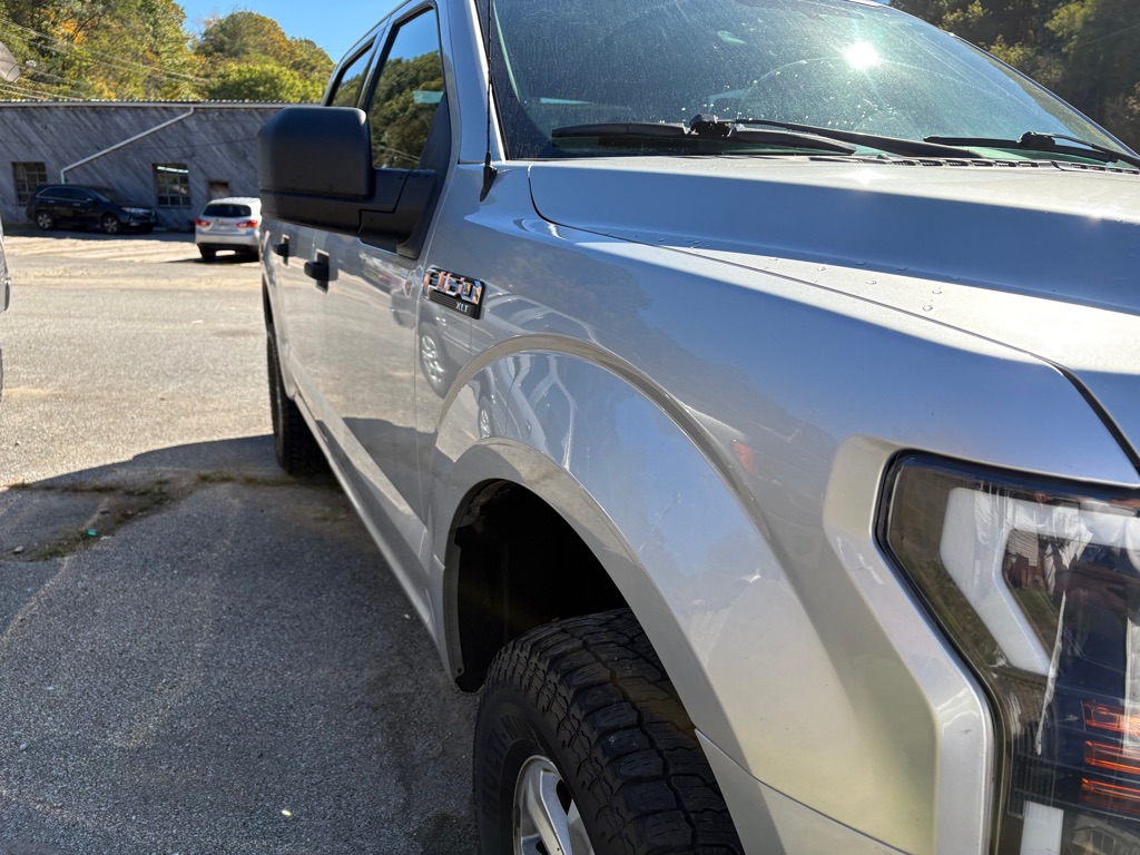 Photo 3 of this FORD F150