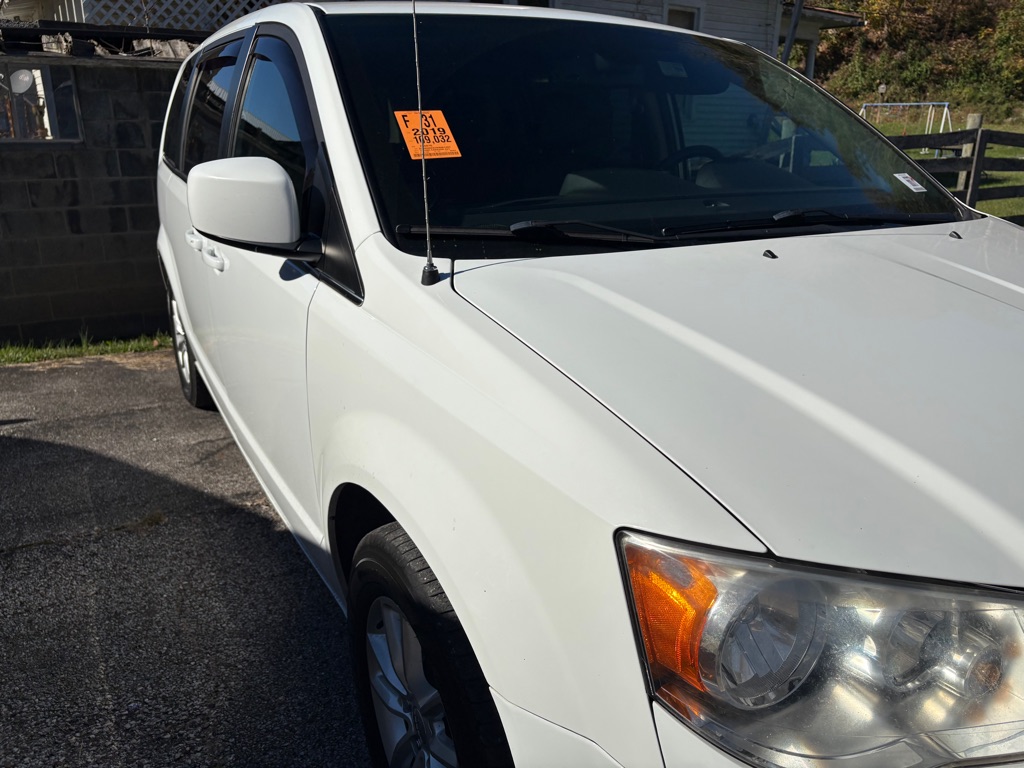 Photo 3 of this DODGE GRAND CARAVAN