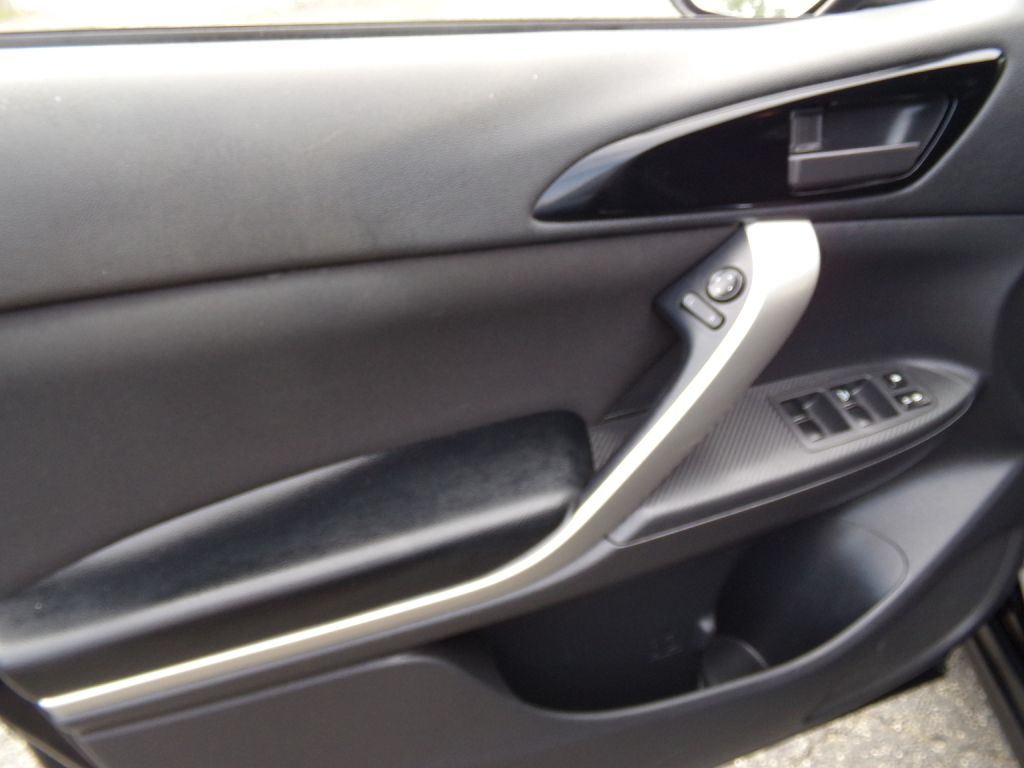 Photo 13 of this MITSUBISHI ECLIPSE CROSS