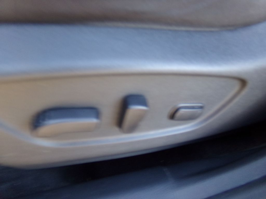 Photo 16 of this NISSAN ROGUE