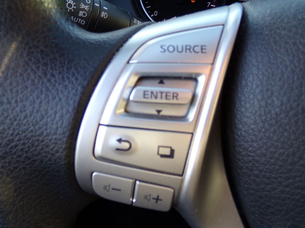 Photo 14 of this NISSAN ROGUE