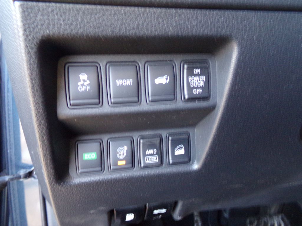 Photo 17 of this NISSAN ROGUE
