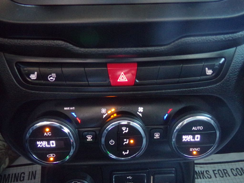 Photo 10 of this JEEP RENEGADE