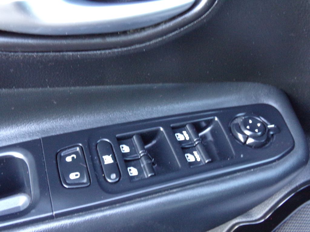 Photo 15 of this JEEP RENEGADE