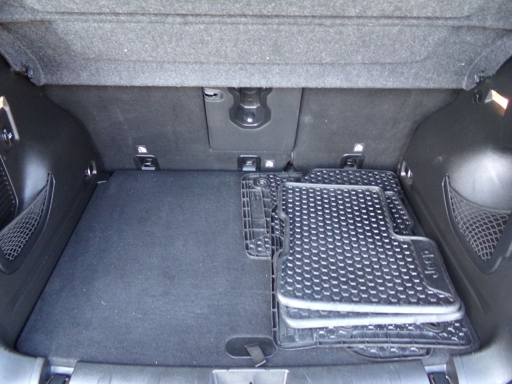 Photo 21 of this JEEP RENEGADE