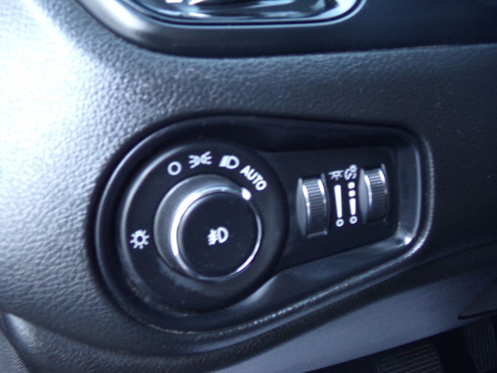 Photo 18 of this JEEP RENEGADE