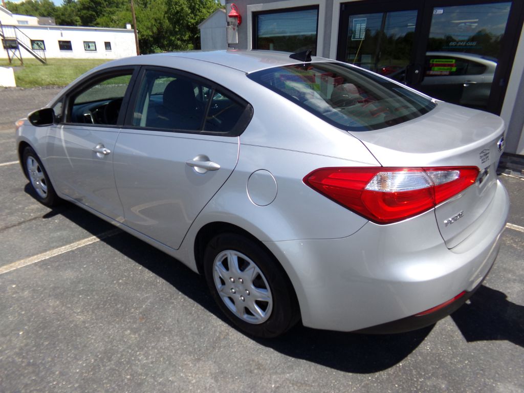 Photo 2 of this KIA FORTE