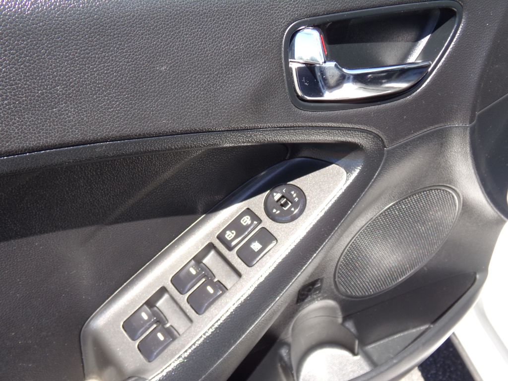 Photo 14 of this KIA FORTE