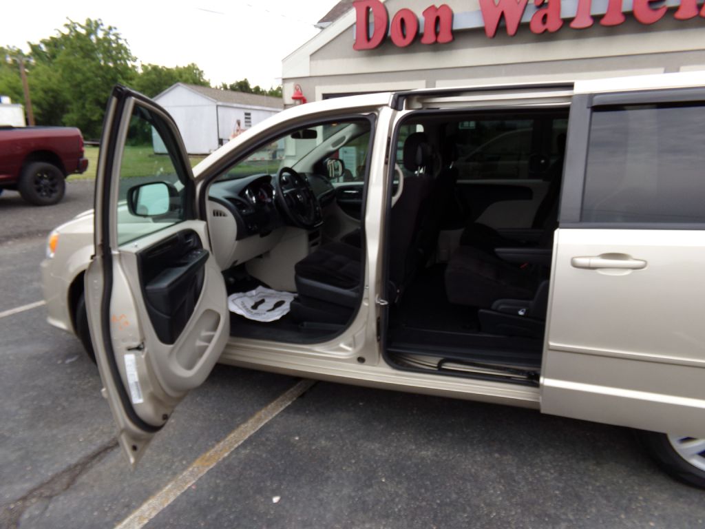 Photo 21 of this DODGE GRAND CARAVAN