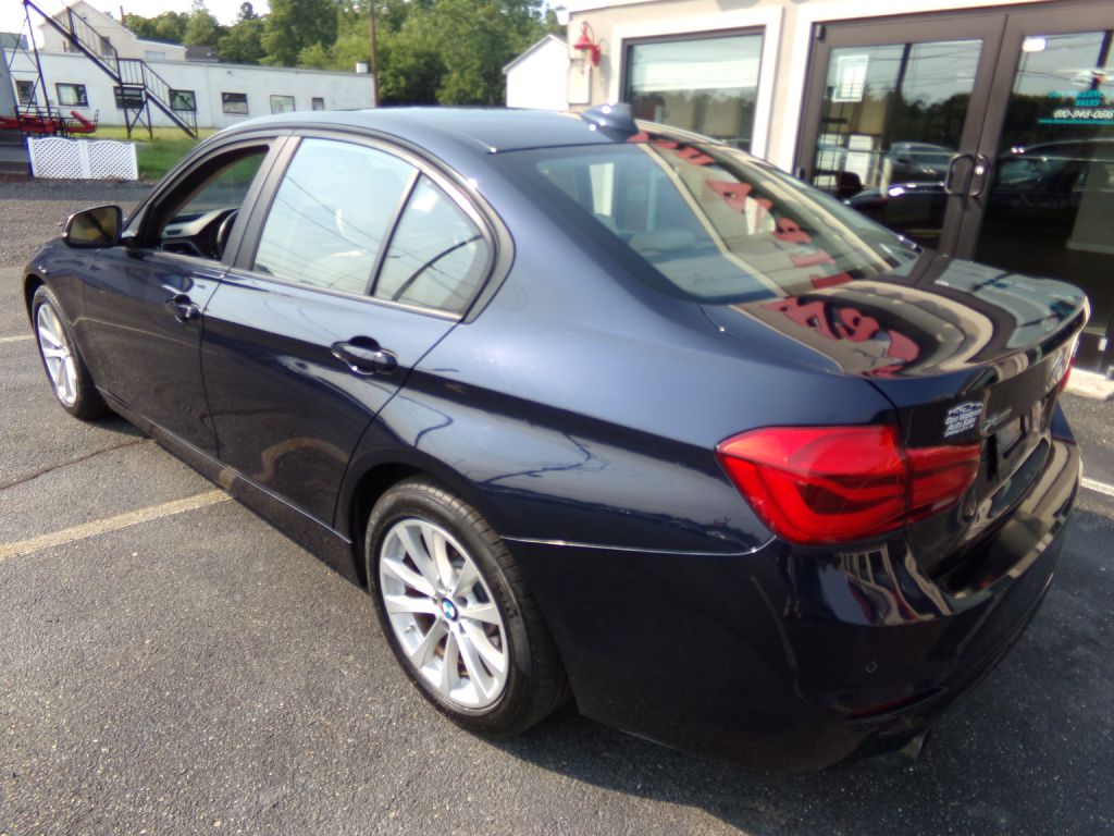 Photo 2 of this BMW 3 SERIES