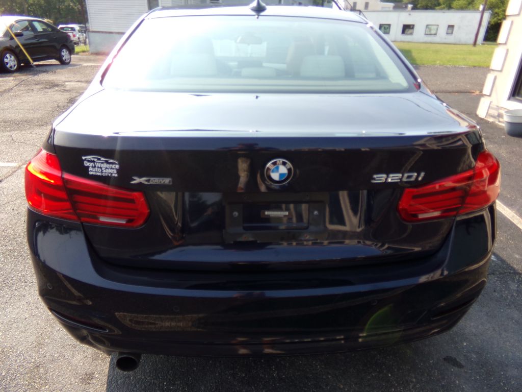 Photo 3 of this BMW 3 SERIES