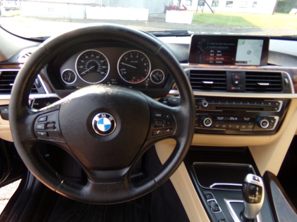 Photo 9 of this BMW 3 SERIES