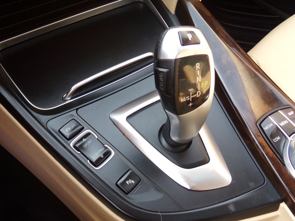 Photo 13 of this BMW 3 SERIES
