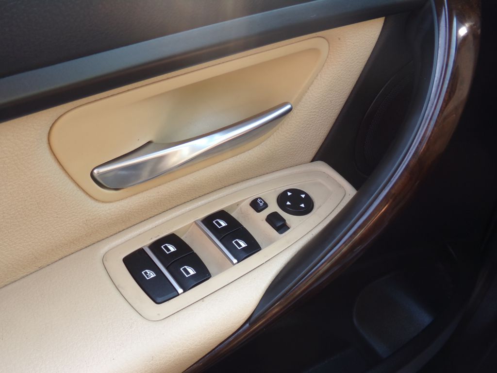 Photo 18 of this BMW 3 SERIES