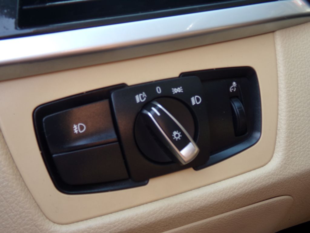 Photo 19 of this BMW 3 SERIES