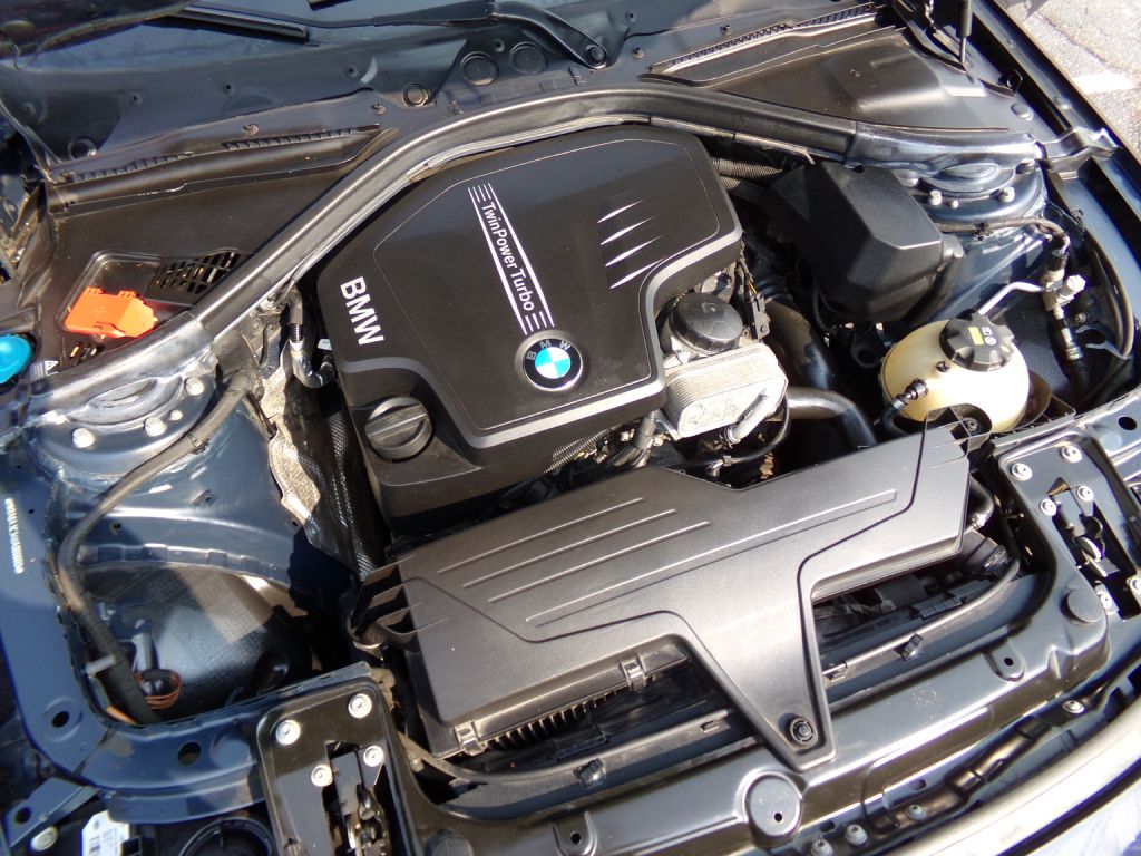 Photo 28 of this BMW 3 SERIES