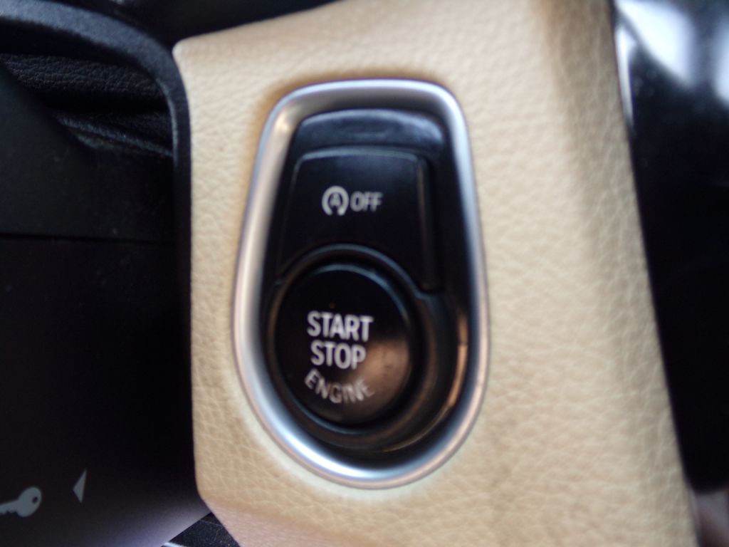 Photo 23 of this BMW 3 SERIES
