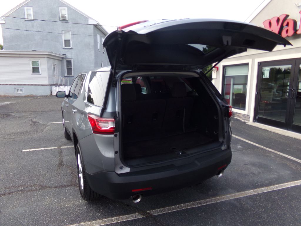 Photo 7 of this CHEVROLET TRAVERSE
