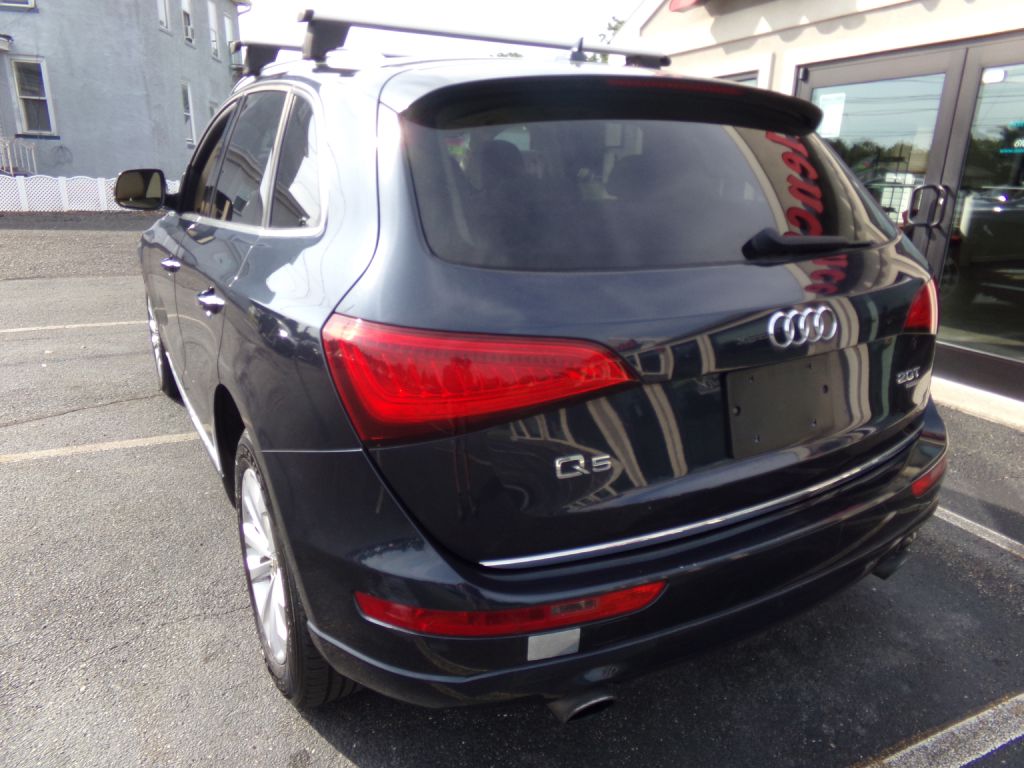 Photo 2 of this AUDI Q5