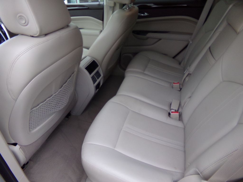 Photo 6 of this CADILLAC SRX