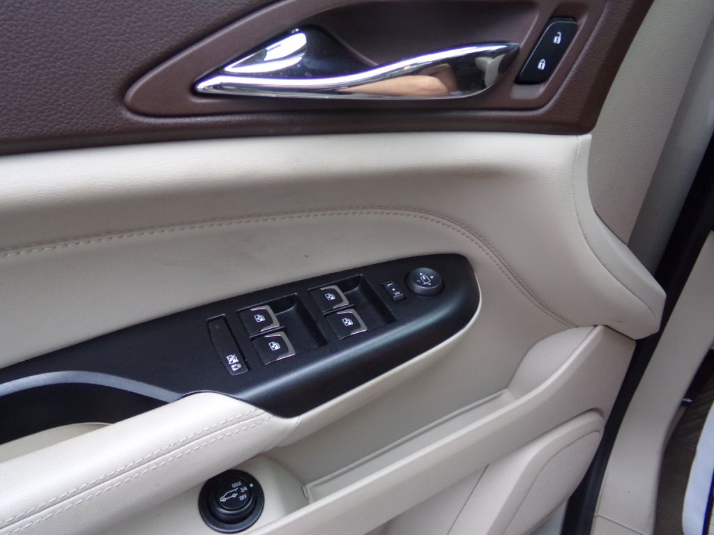 Photo 20 of this CADILLAC SRX