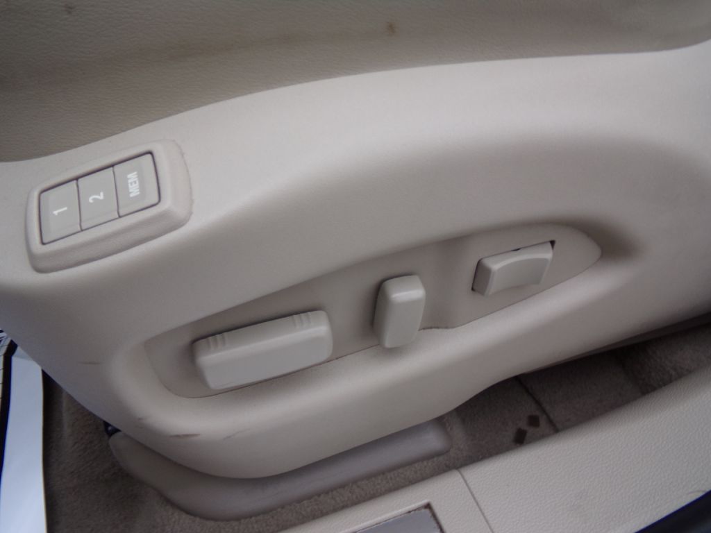 Photo 17 of this CADILLAC SRX