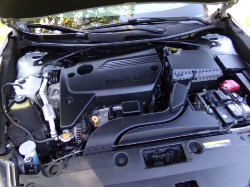 Photo 18 of this NISSAN ALTIMA