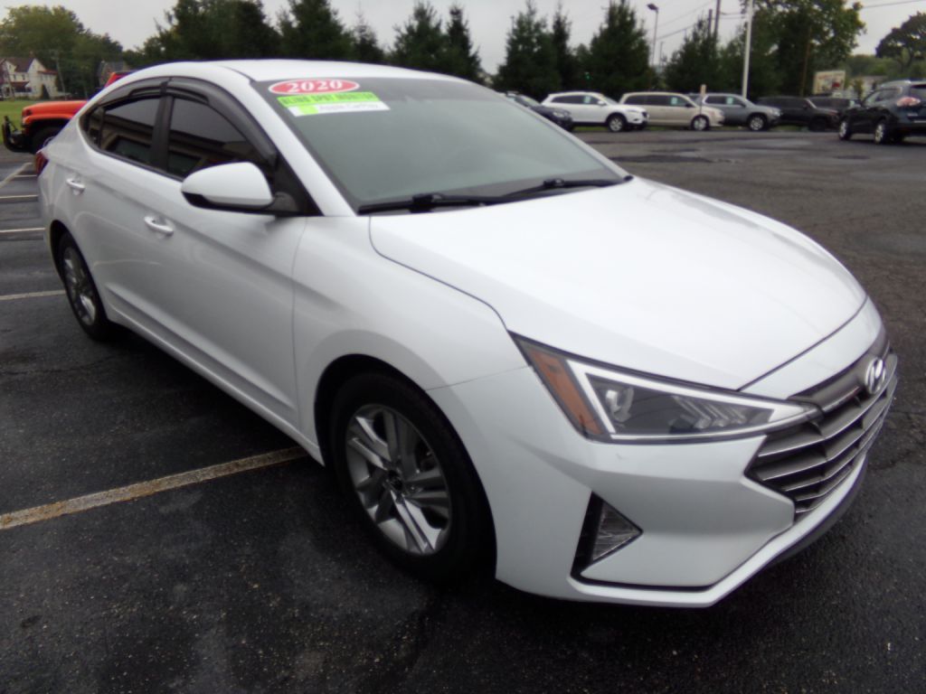 Photo 4 of this HYUNDAI ELANTRA