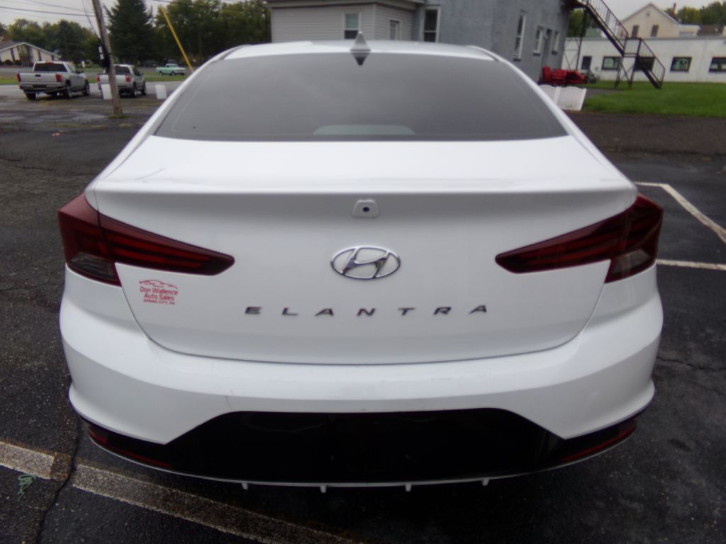 Photo 18 of this HYUNDAI ELANTRA
