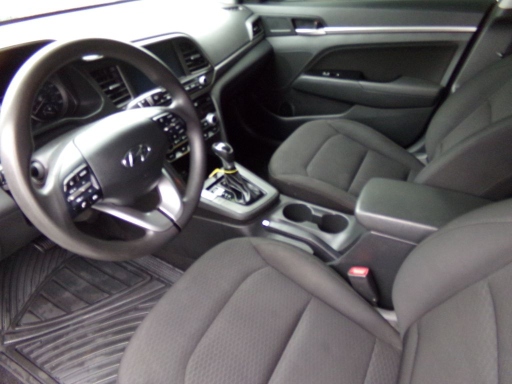 Photo 5 of this HYUNDAI ELANTRA