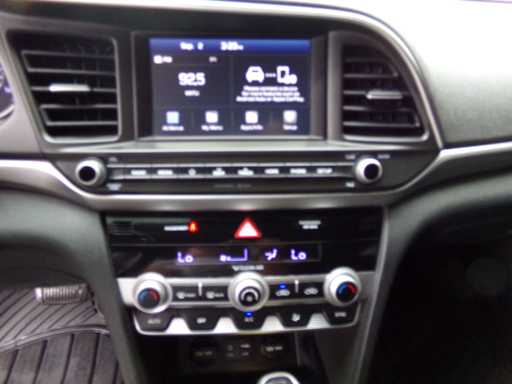 Photo 8 of this HYUNDAI ELANTRA