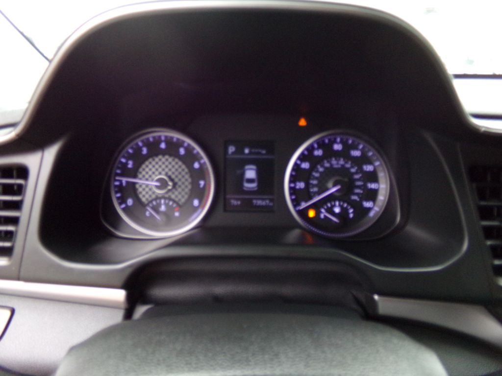 Photo 10 of this HYUNDAI ELANTRA