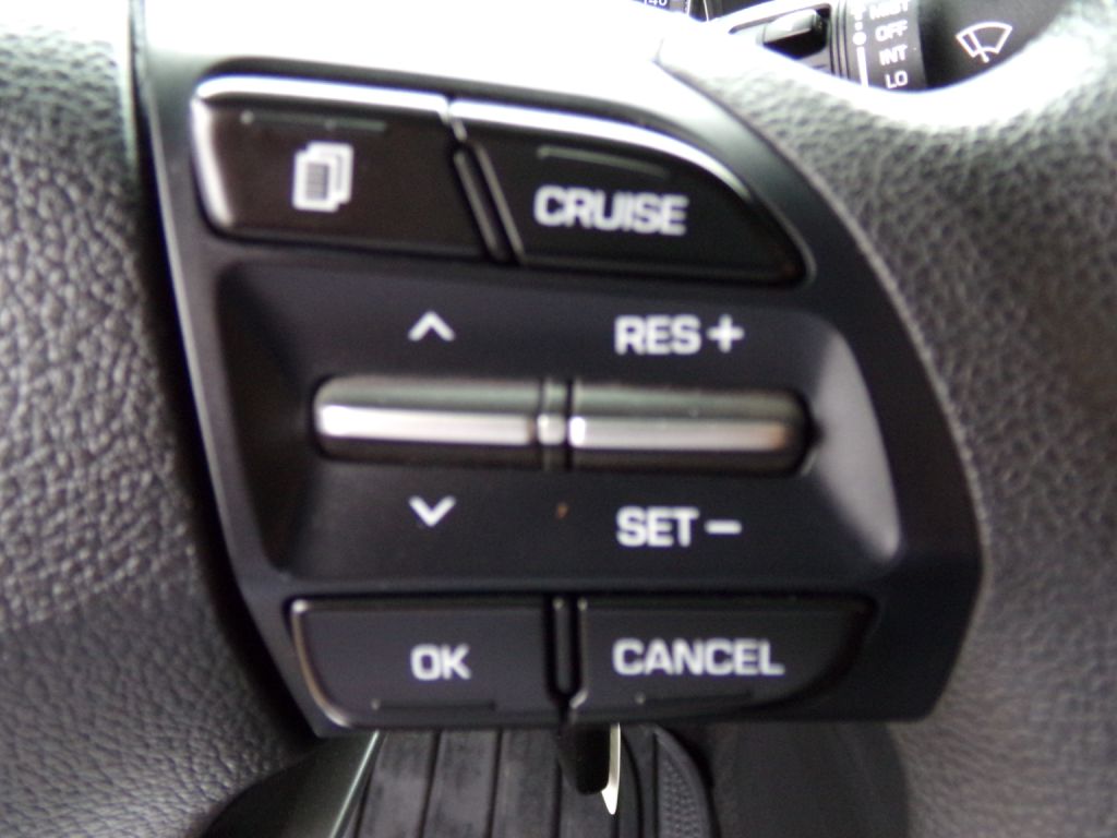 Photo 12 of this HYUNDAI ELANTRA