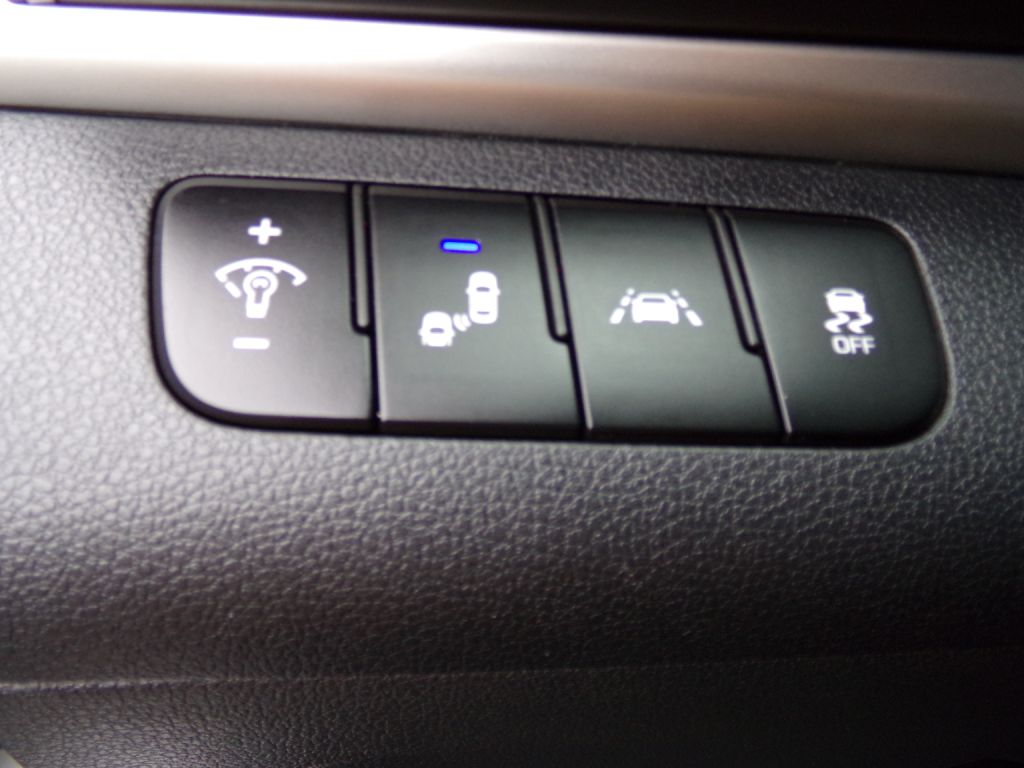Photo 14 of this HYUNDAI ELANTRA