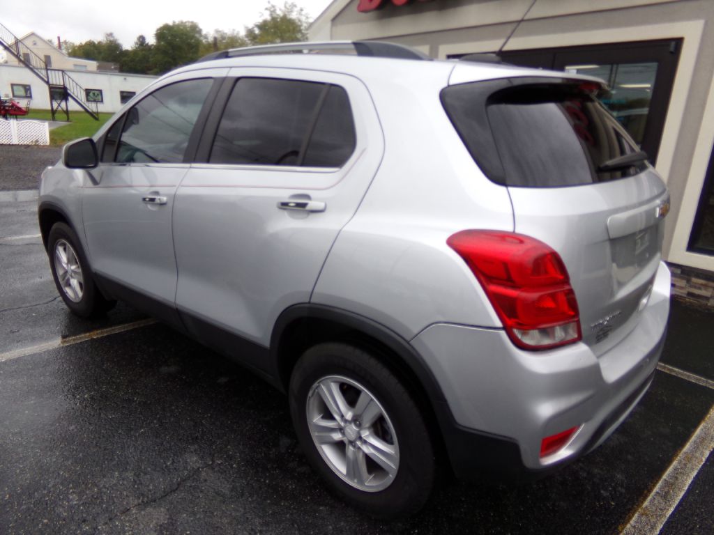 Photo 2 of this CHEVROLET TRAX