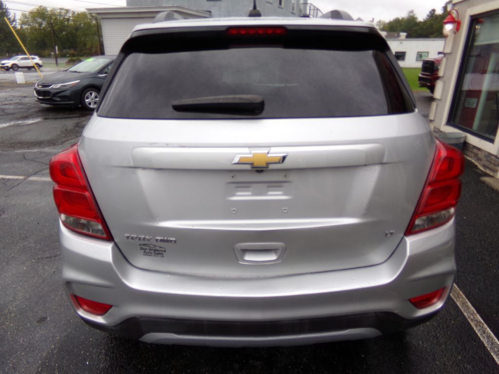 Photo 3 of this CHEVROLET TRAX