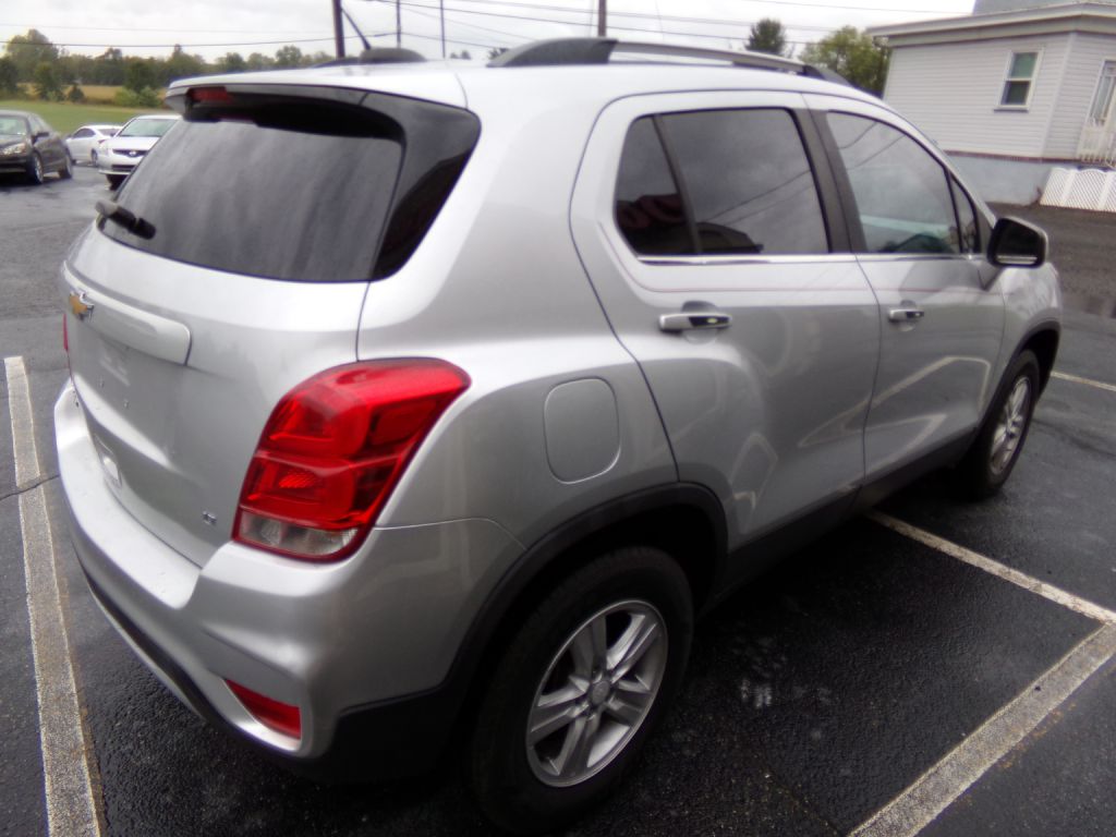 Photo 4 of this CHEVROLET TRAX