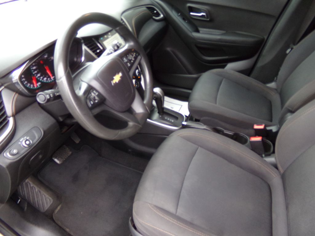 Photo 7 of this CHEVROLET TRAX