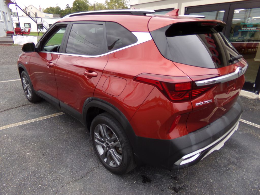 Photo 2 of this KIA SELTOS
