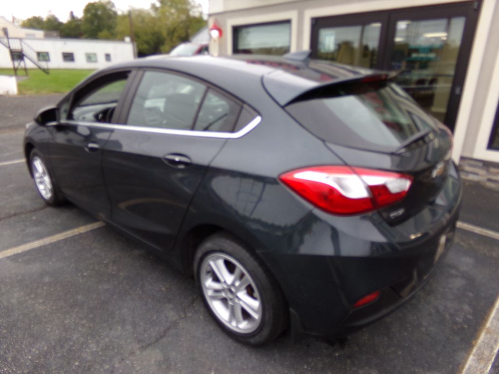 Photo 2 of this CHEVROLET CRUZE