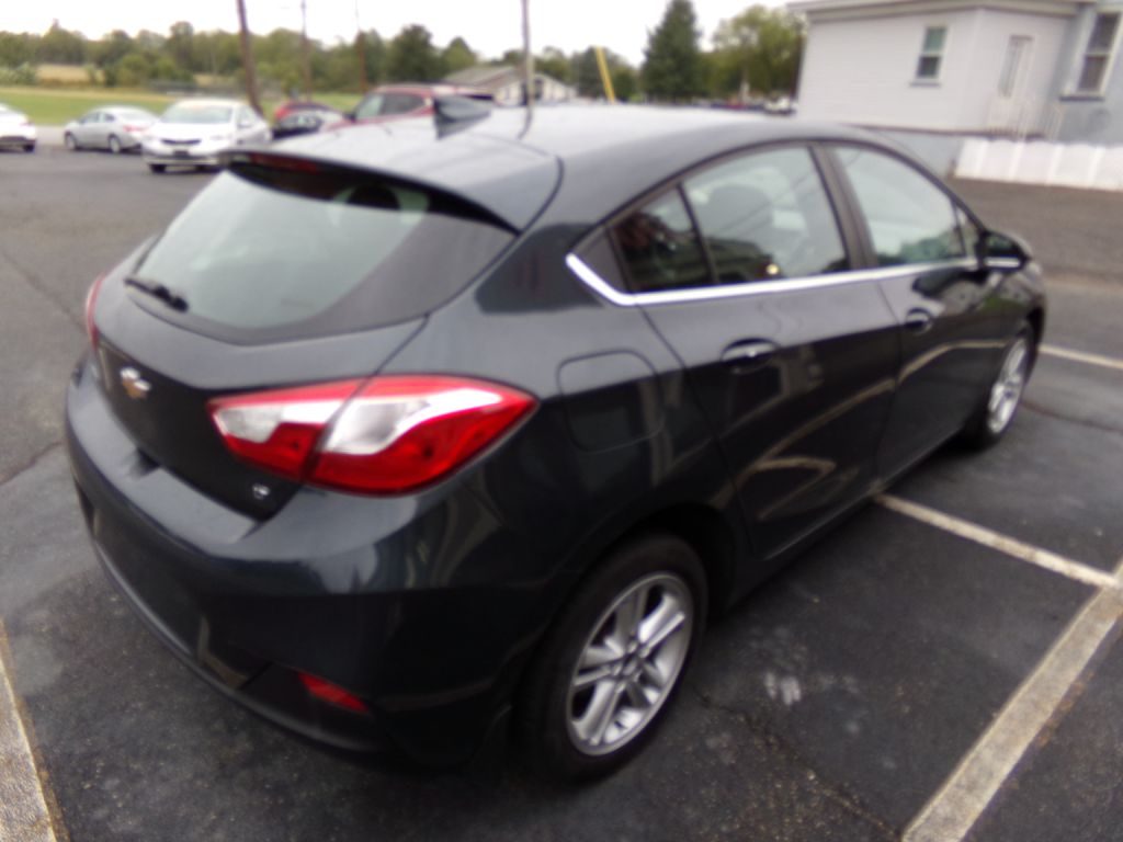 Photo 4 of this CHEVROLET CRUZE