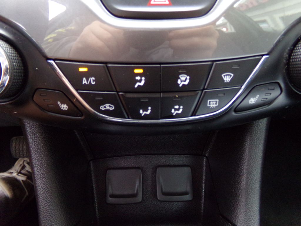 Photo 12 of this CHEVROLET CRUZE