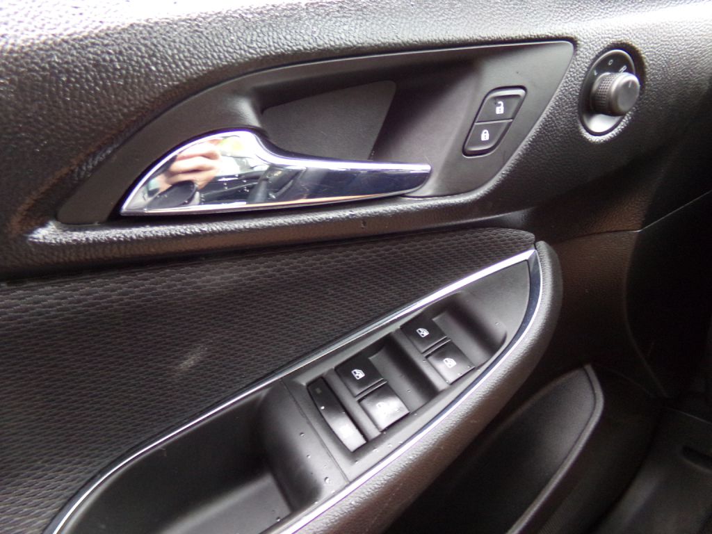 Photo 17 of this CHEVROLET CRUZE