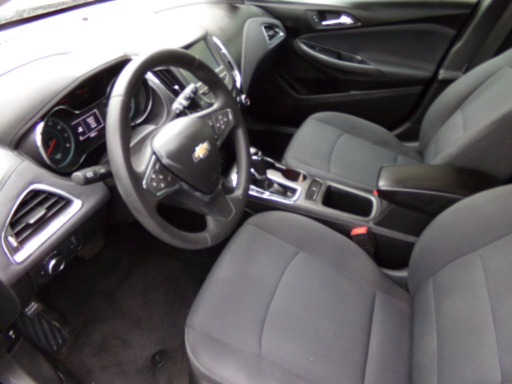 Photo 7 of this CHEVROLET CRUZE