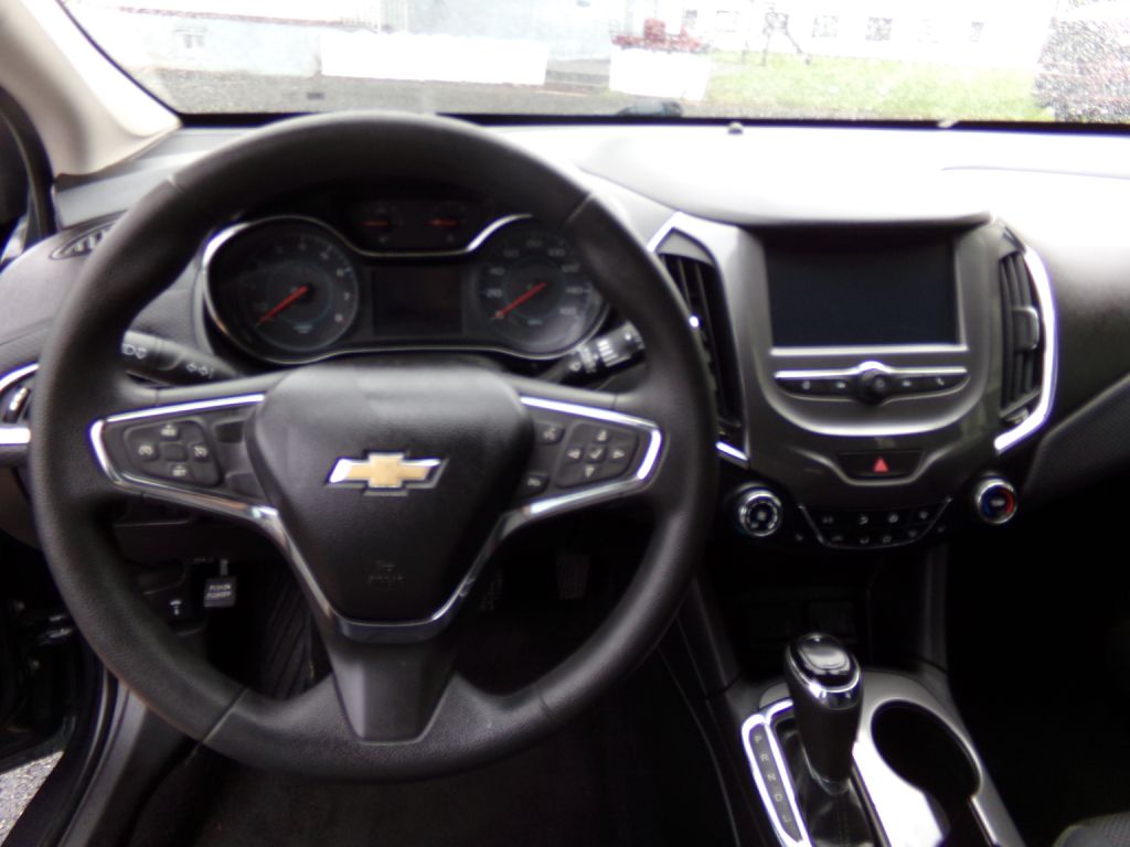 Photo 9 of this CHEVROLET CRUZE