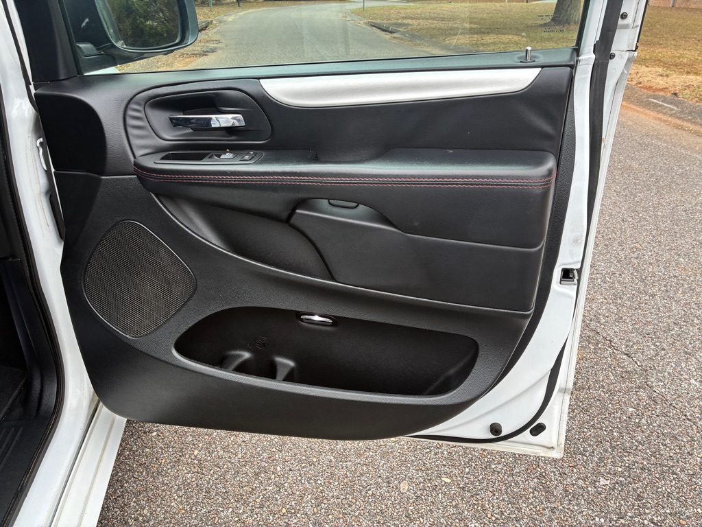 Photo 16 of this DODGE GRAND CARAVAN